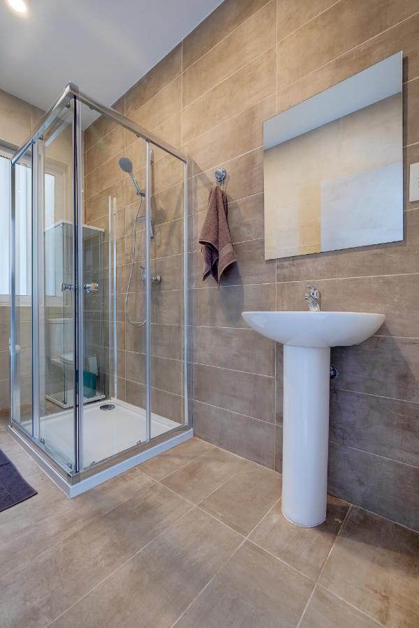 Modern Family Holiday Retreat In Gzira Sliema Luaran gambar