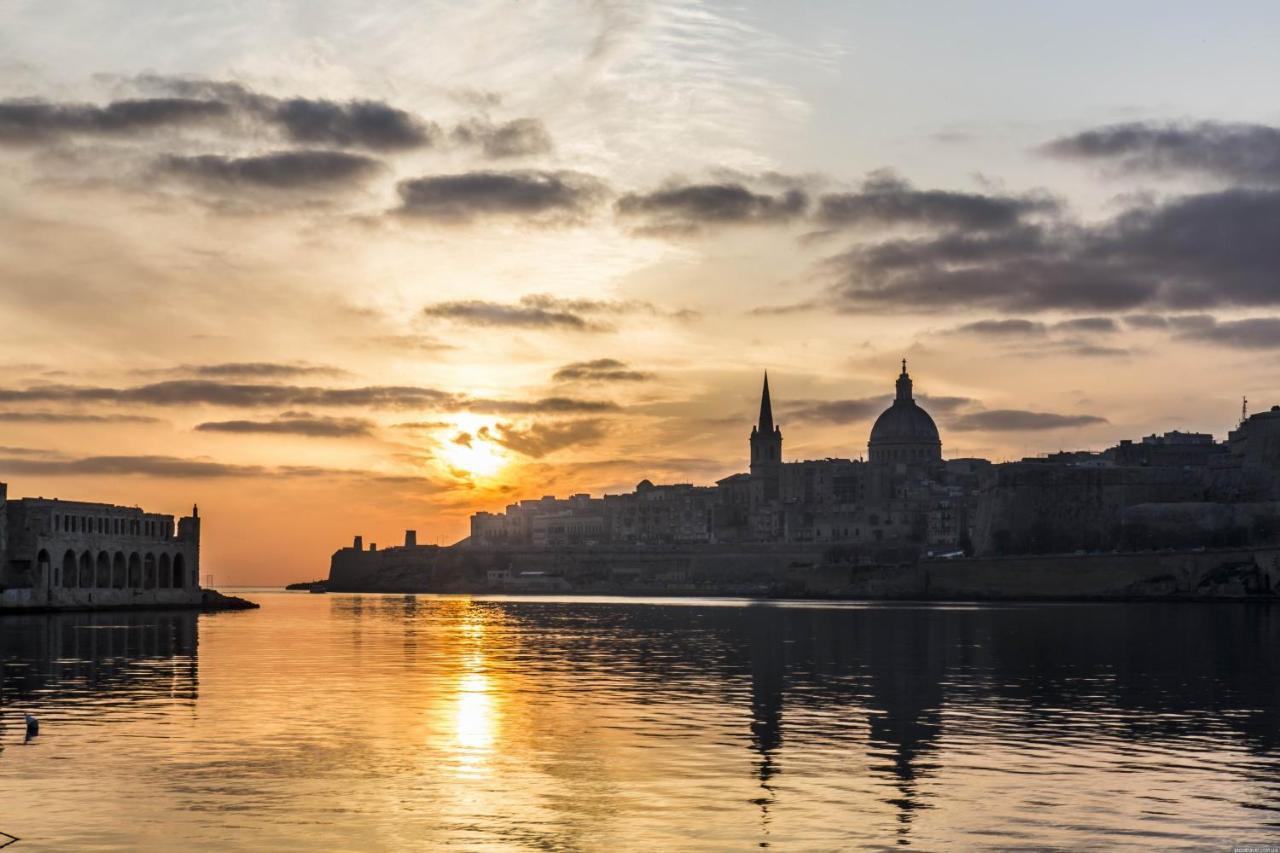 Modern Family Holiday Retreat In Gzira Sliema Luaran gambar