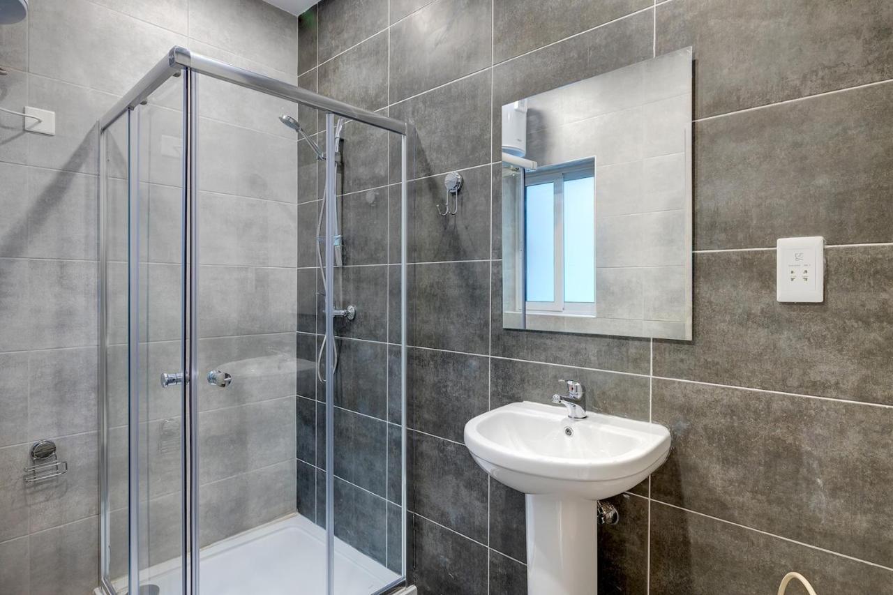 Modern Family Holiday Retreat In Gzira Sliema Luaran gambar
