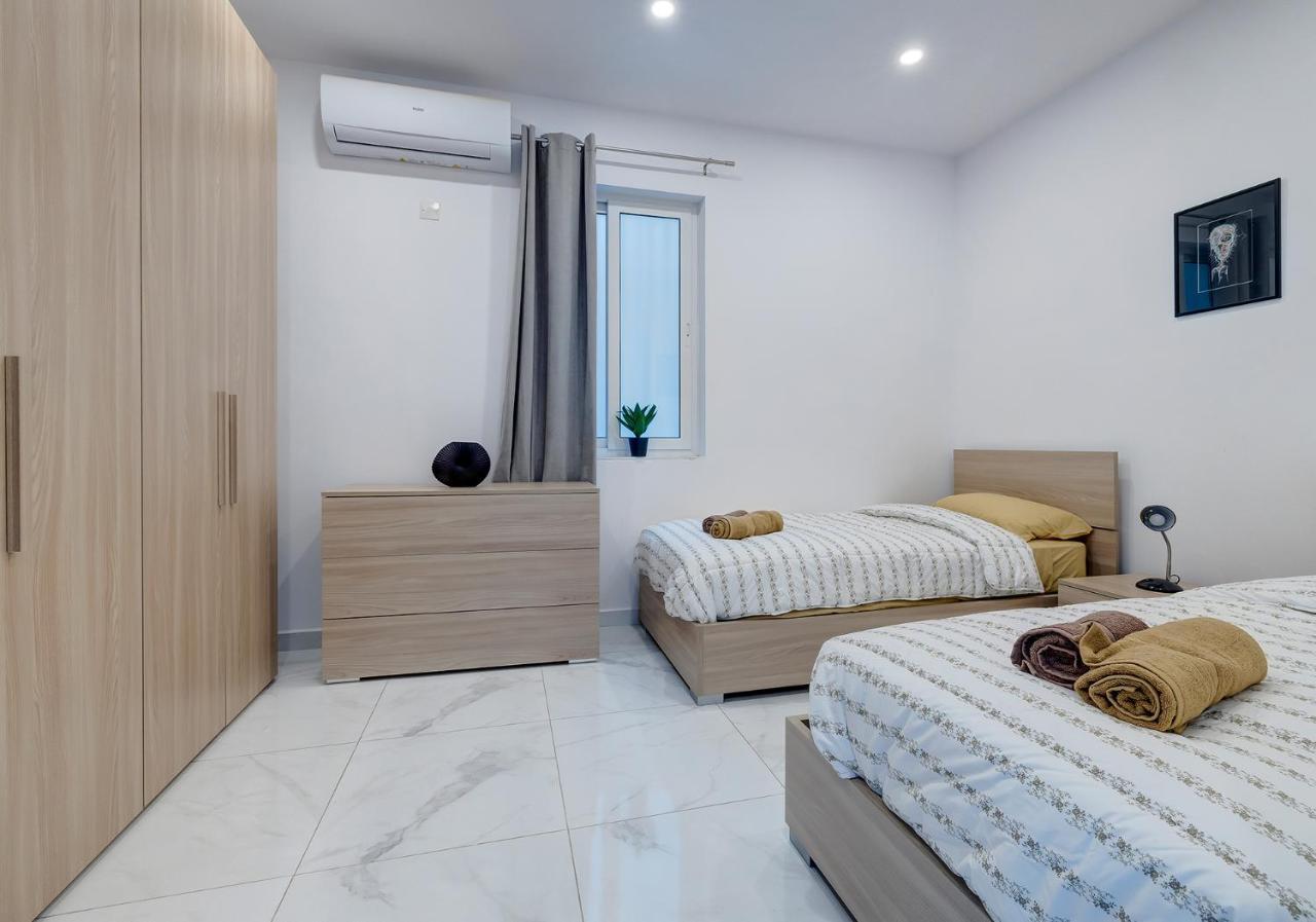 Modern Family Holiday Retreat In Gzira Sliema Luaran gambar