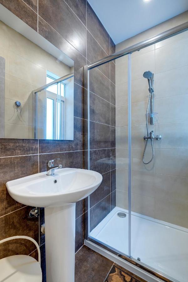 Modern Family Holiday Retreat In Gzira Sliema Luaran gambar