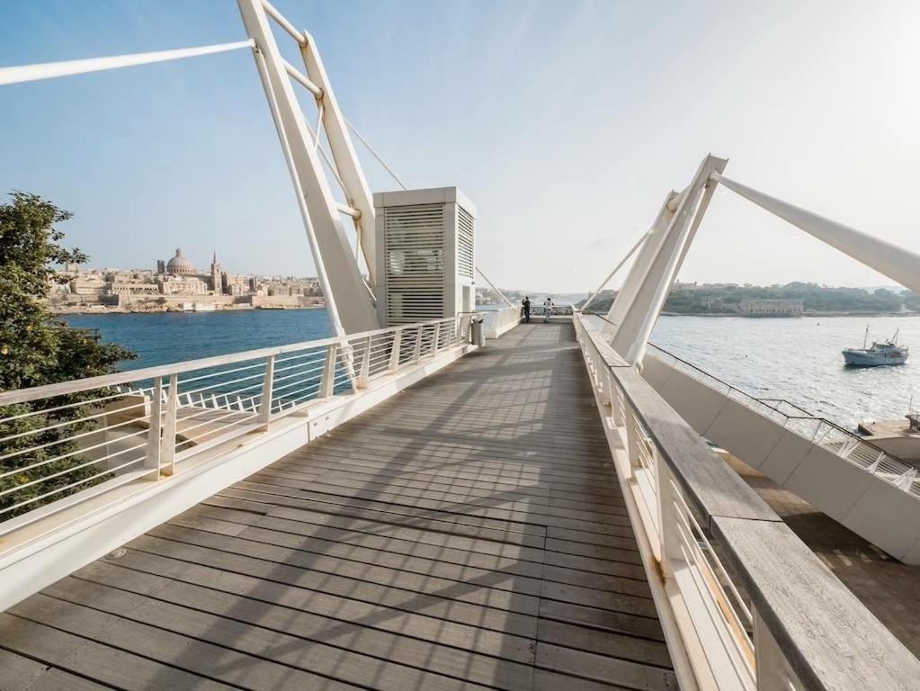 Modern Family Holiday Retreat In Gzira Sliema Luaran gambar