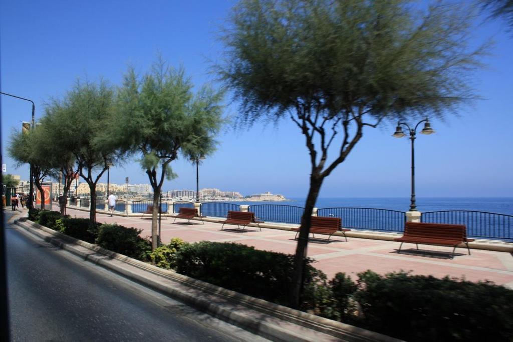 Modern Family Holiday Retreat In Gzira Sliema Luaran gambar